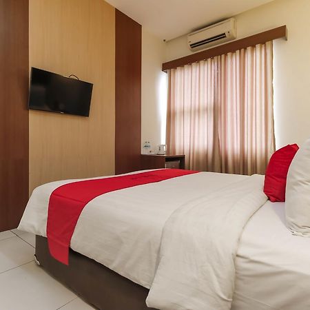 Reddoorz Near Roxy Hotel Jakarta Exterior photo