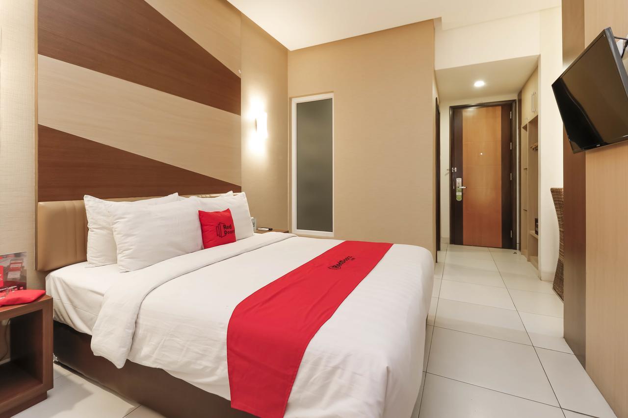 Reddoorz Near Roxy Hotel Jakarta Exterior photo