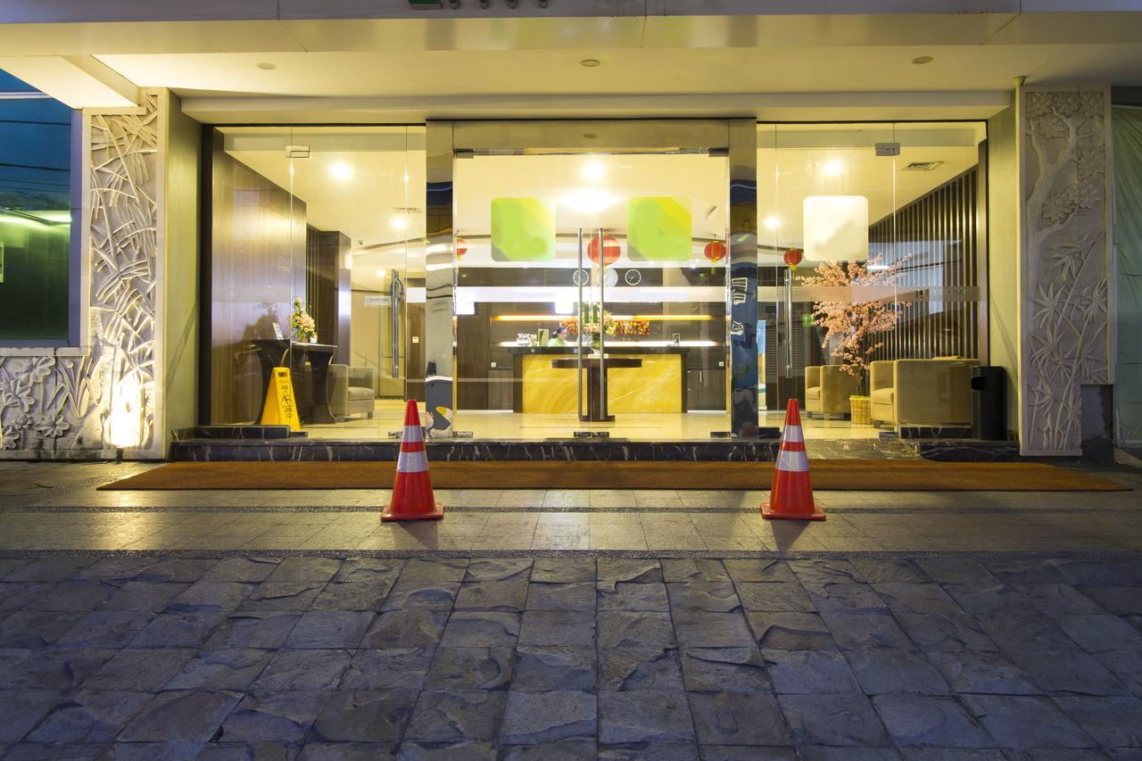 Reddoorz Near Roxy Hotel Jakarta Exterior photo