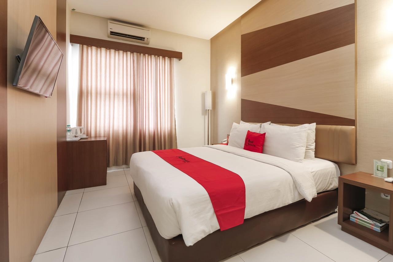 Reddoorz Near Roxy Hotel Jakarta Exterior photo