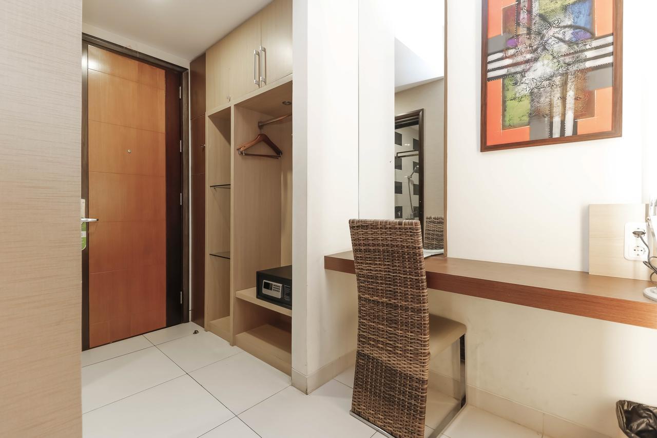 Reddoorz Near Roxy Hotel Jakarta Exterior photo