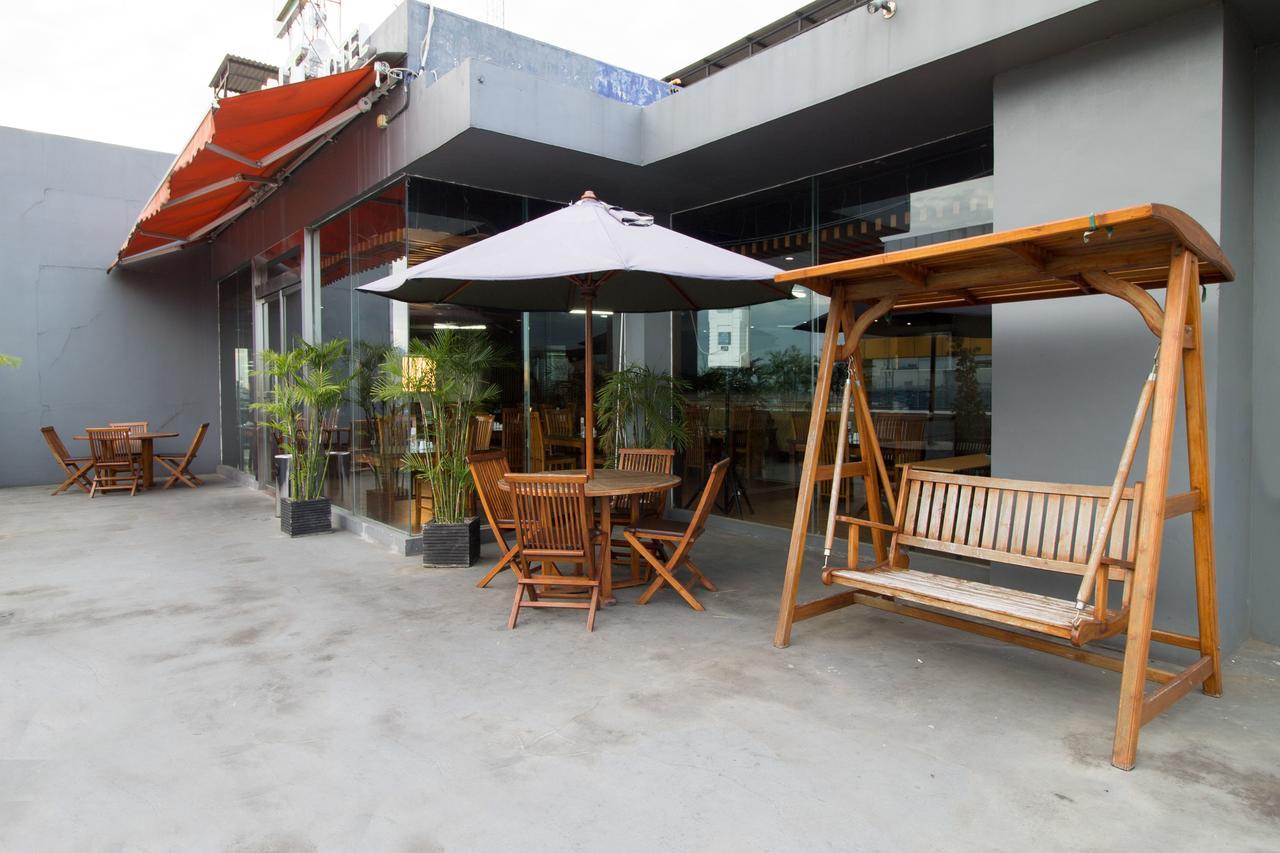 Reddoorz Near Roxy Hotel Jakarta Exterior photo