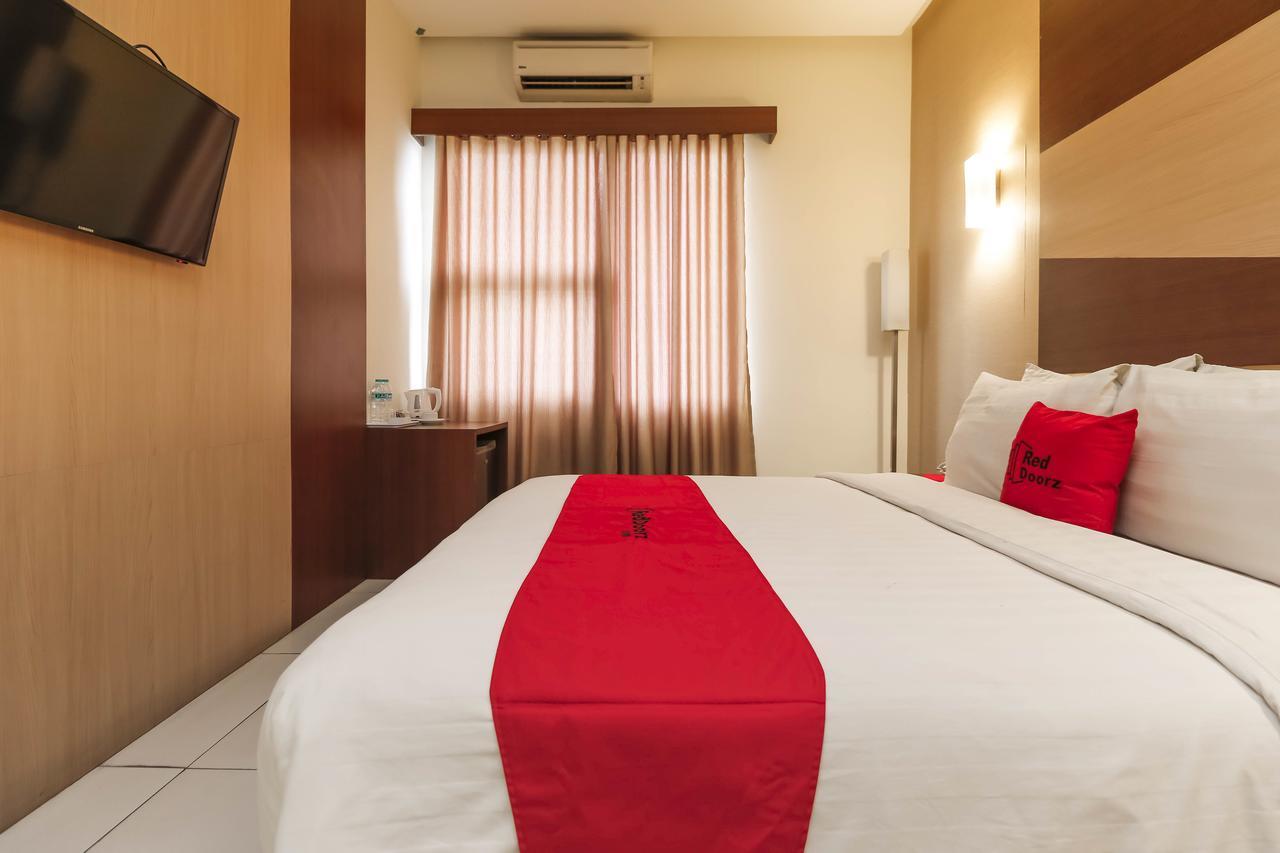 Reddoorz Near Roxy Hotel Jakarta Exterior photo